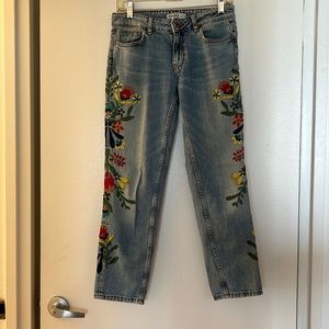 Zara embroidered jeans size 26